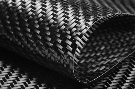  Carbon Fiber Komposiitit: Keveitä ja Kestäviä Ratkaisuja Moderniin Teollisuuteen!